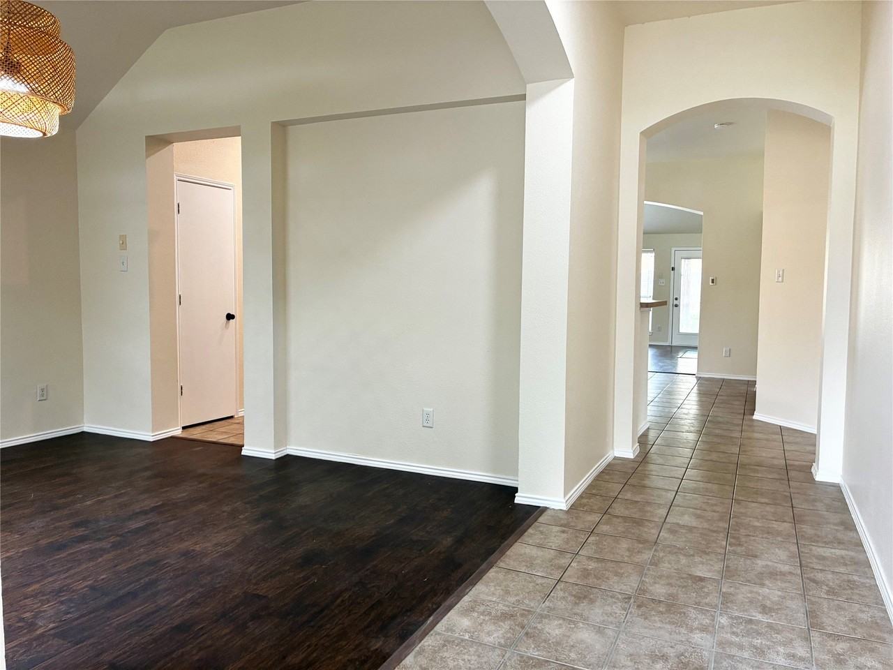 437 Carver Dr - Photo 5 of 28
