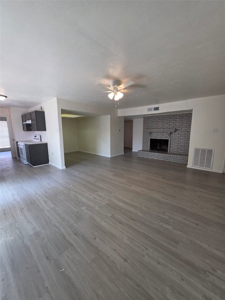 9804 Sophora Cir - Photo 2 of 12