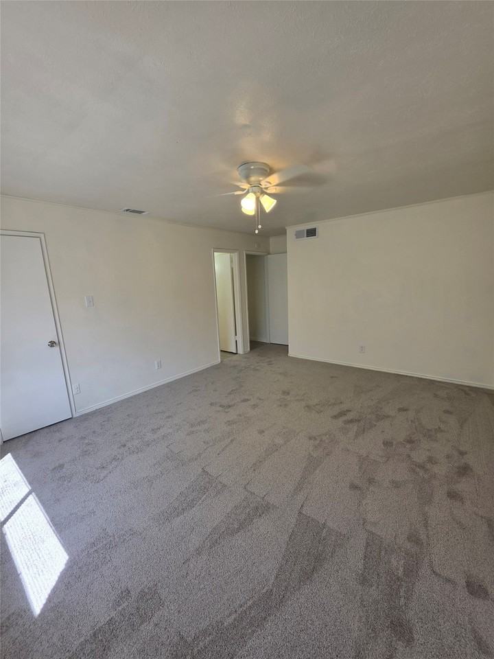 9804 Sophora Cir - Photo 5 of 12