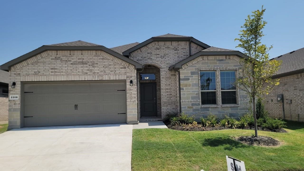 2208 Tucana Way - Photo 2 of 18