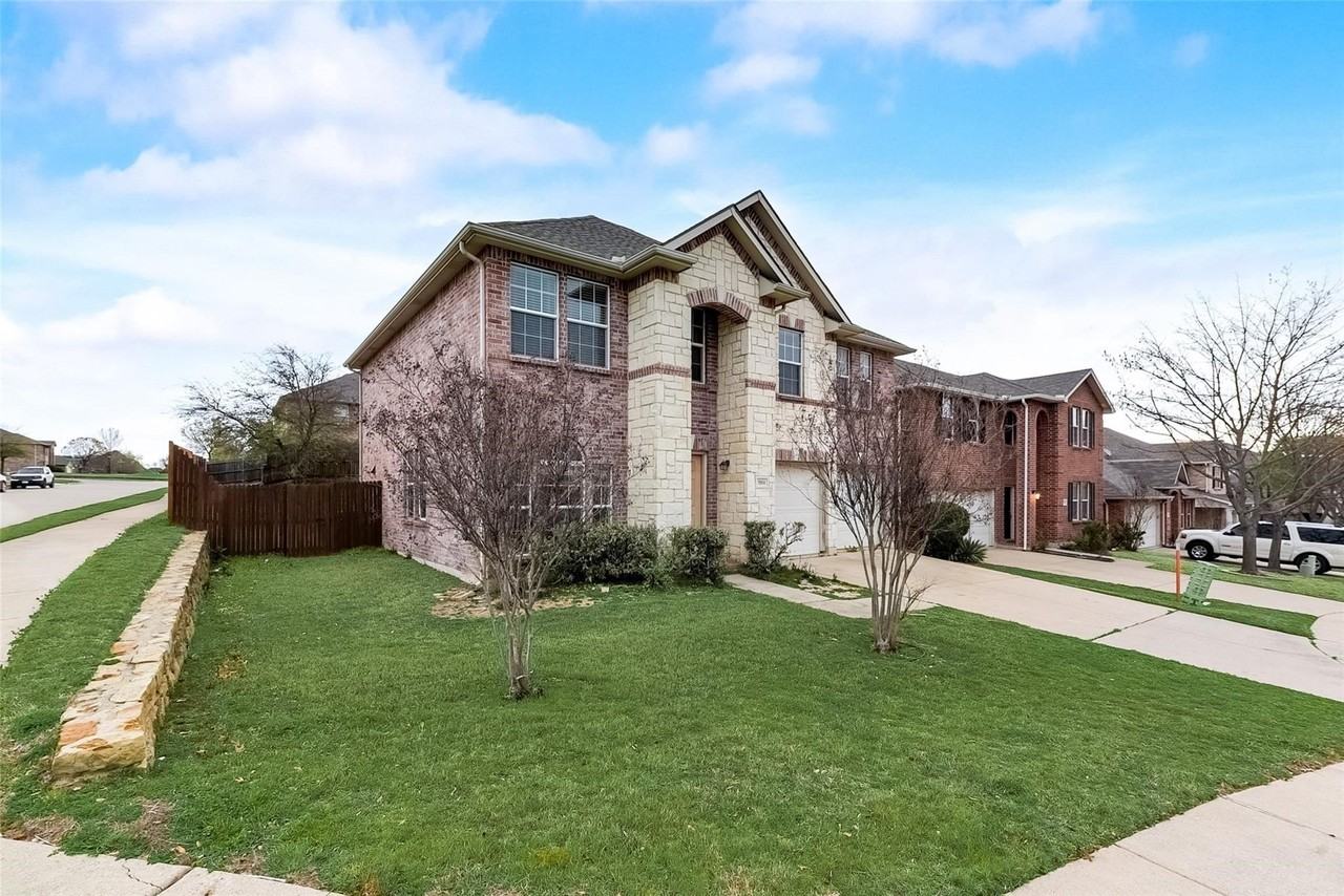 9814 Tucker Ln - Photo 2 of 18