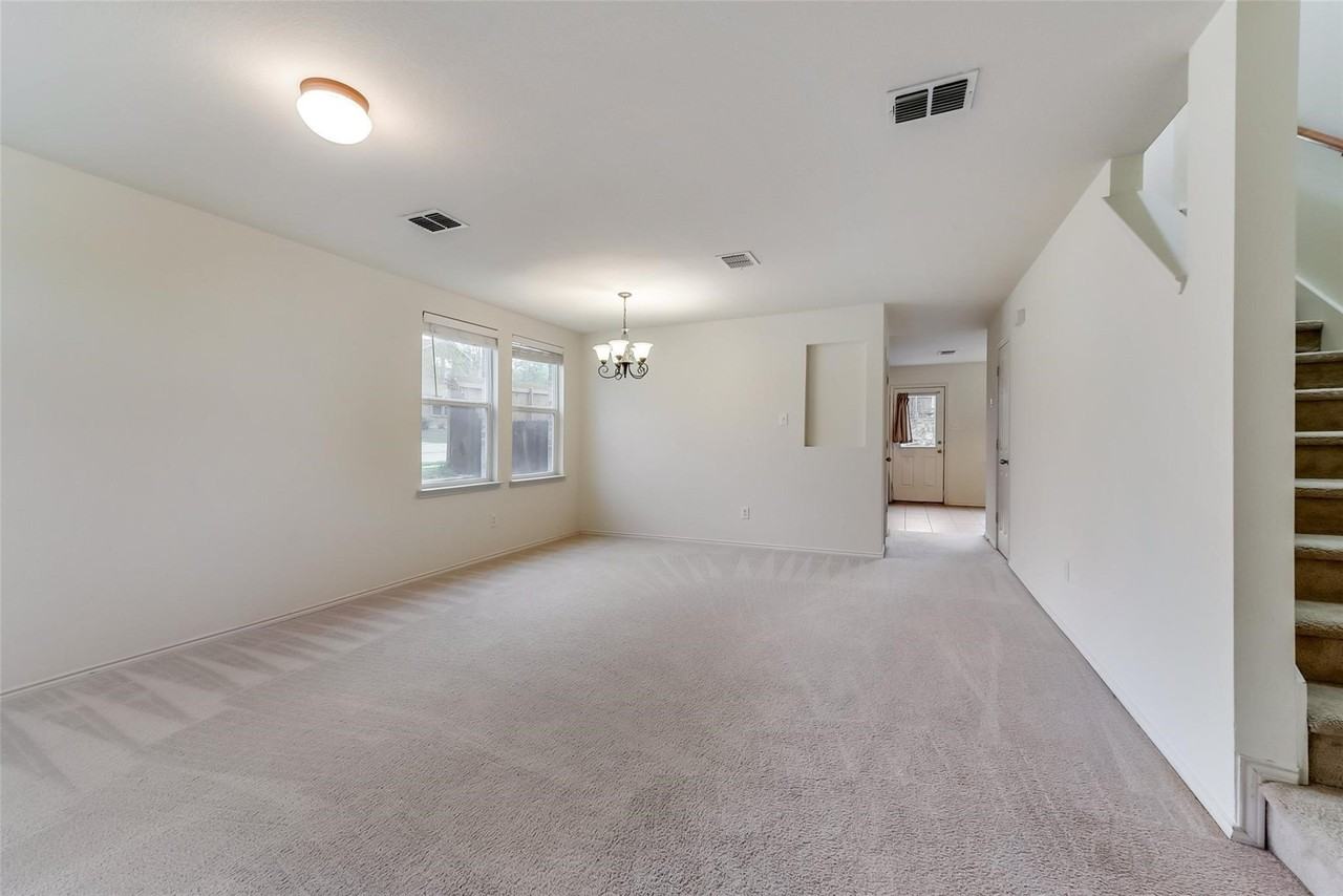 9814 Tucker Ln - Photo 4 of 18