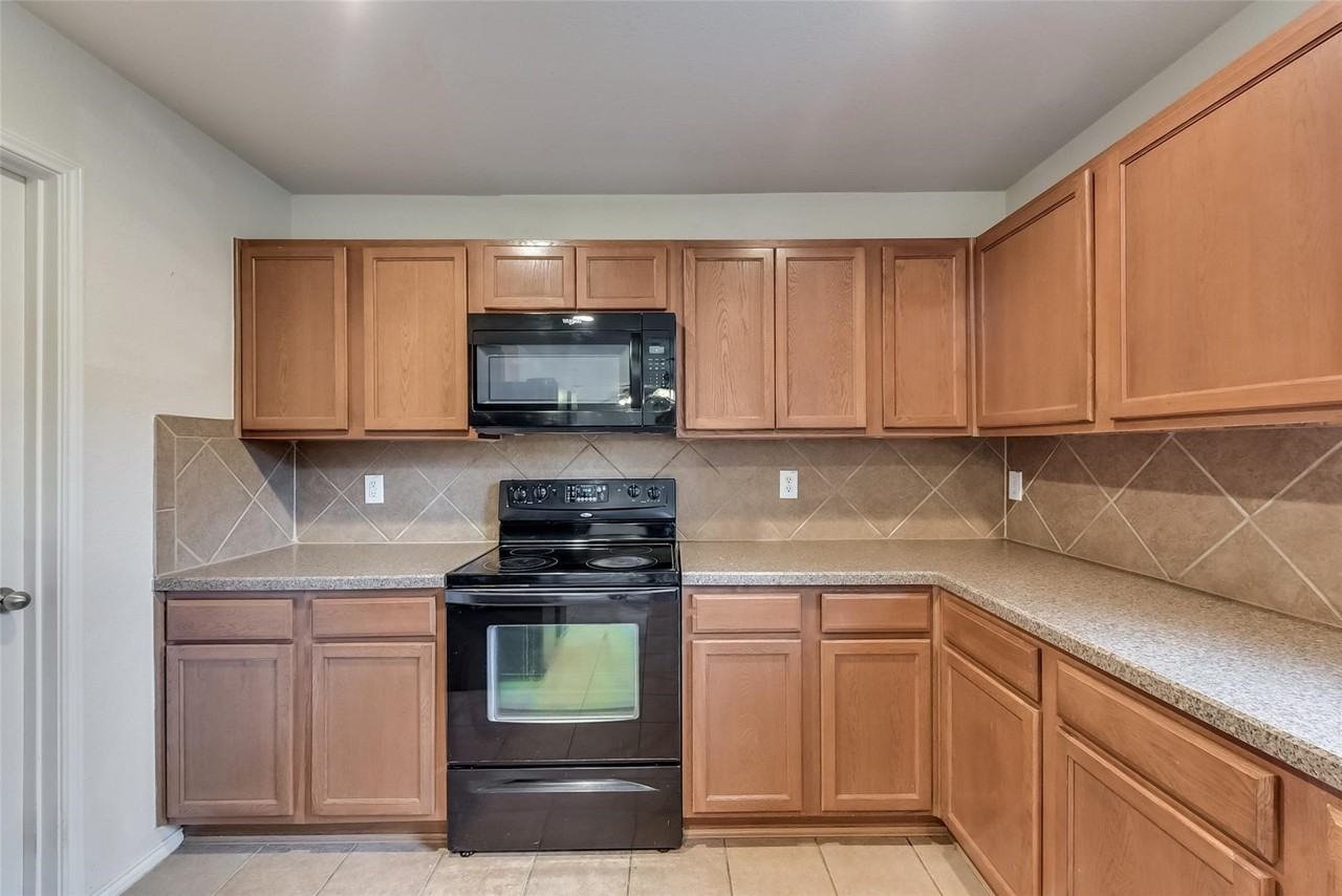 9814 Tucker Ln - Photo 7 of 18