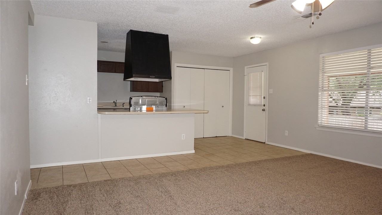 9904 Runnymeade Pl - Photo 4 of 14