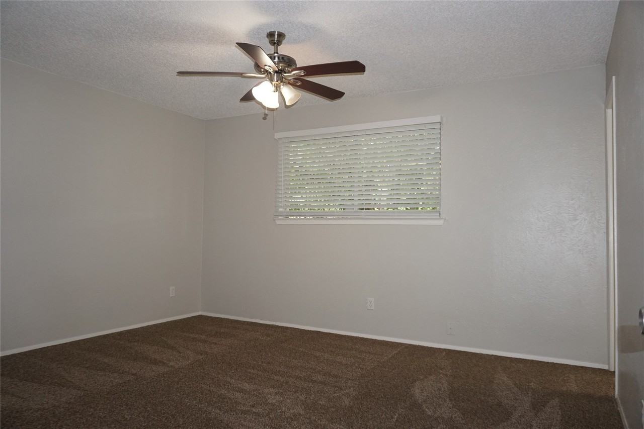 9904 Runnymeade Pl - Photo 6 of 14