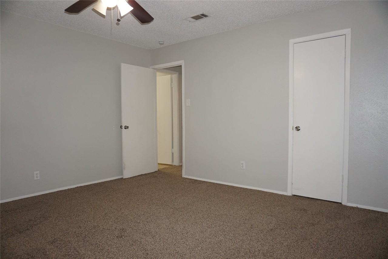 9904 Runnymeade Pl - Photo 7 of 14