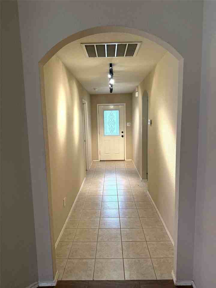 3901 Granby Ln - Photo 3 of 22