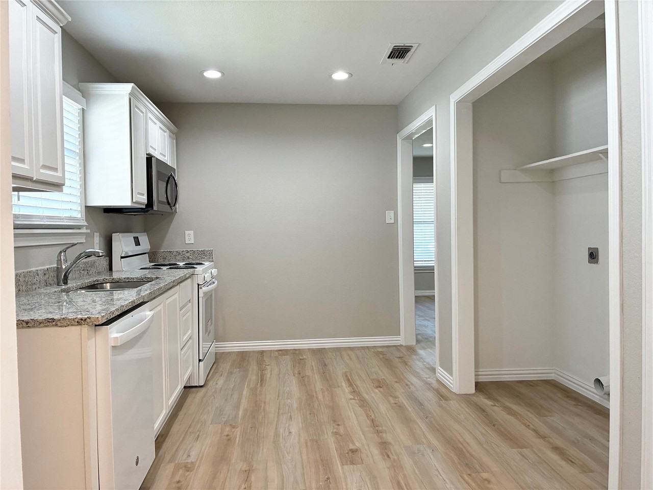 510 Magnolia St - Photo 7 of 24