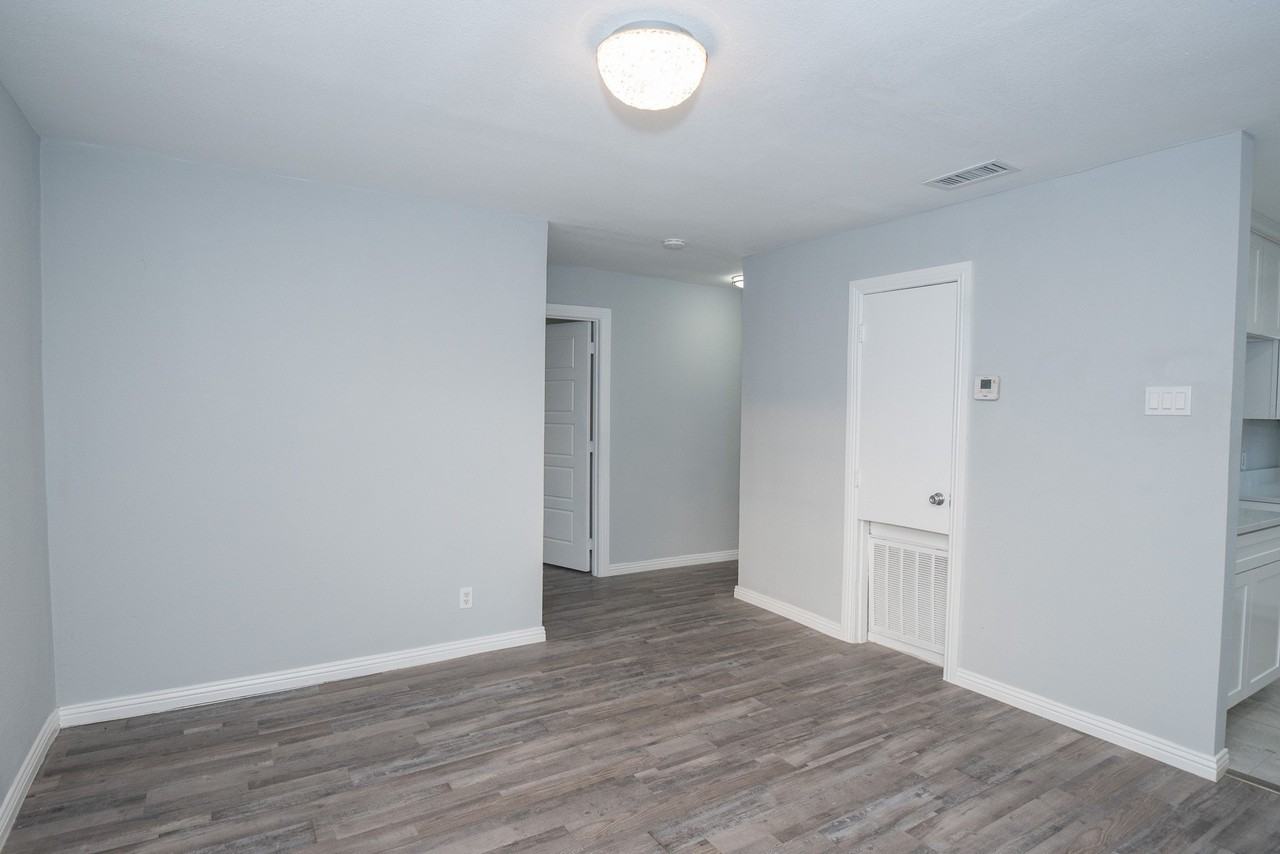 1505 Arbor Ln - Photo 4 of 29