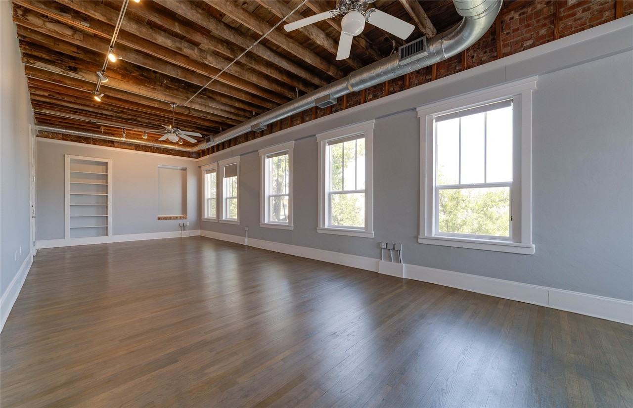 703 W Magnolia Ave #201 - Photo 4 of 19
