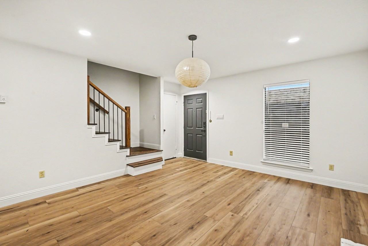 2101 Mistletoe Ave - Photo 4 of 24