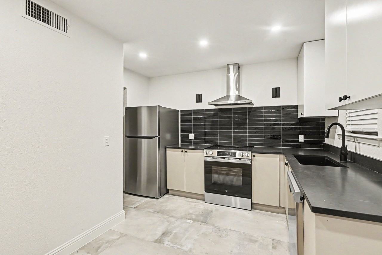 2101 Mistletoe Ave - Photo 6 of 24