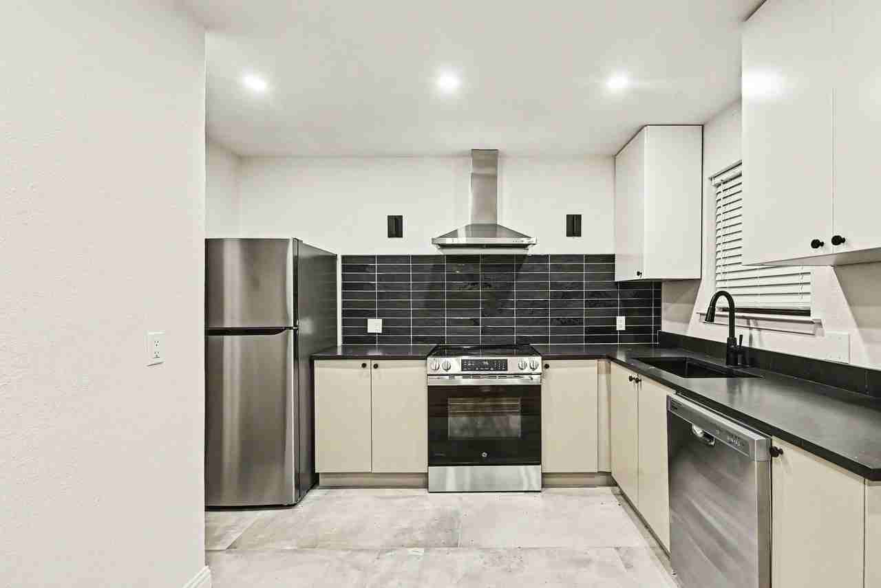 2101 Mistletoe Ave - Photo 7 of 24