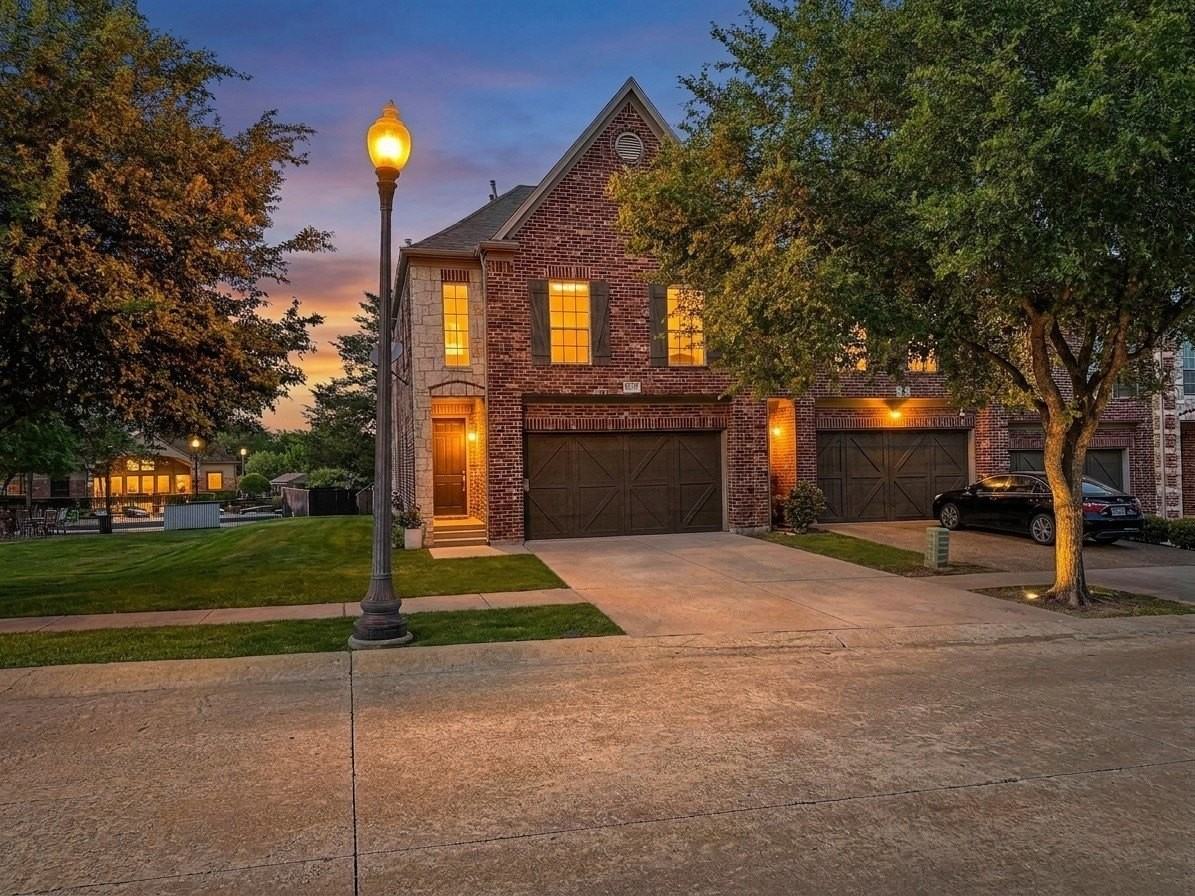 1004 Colonial Dr