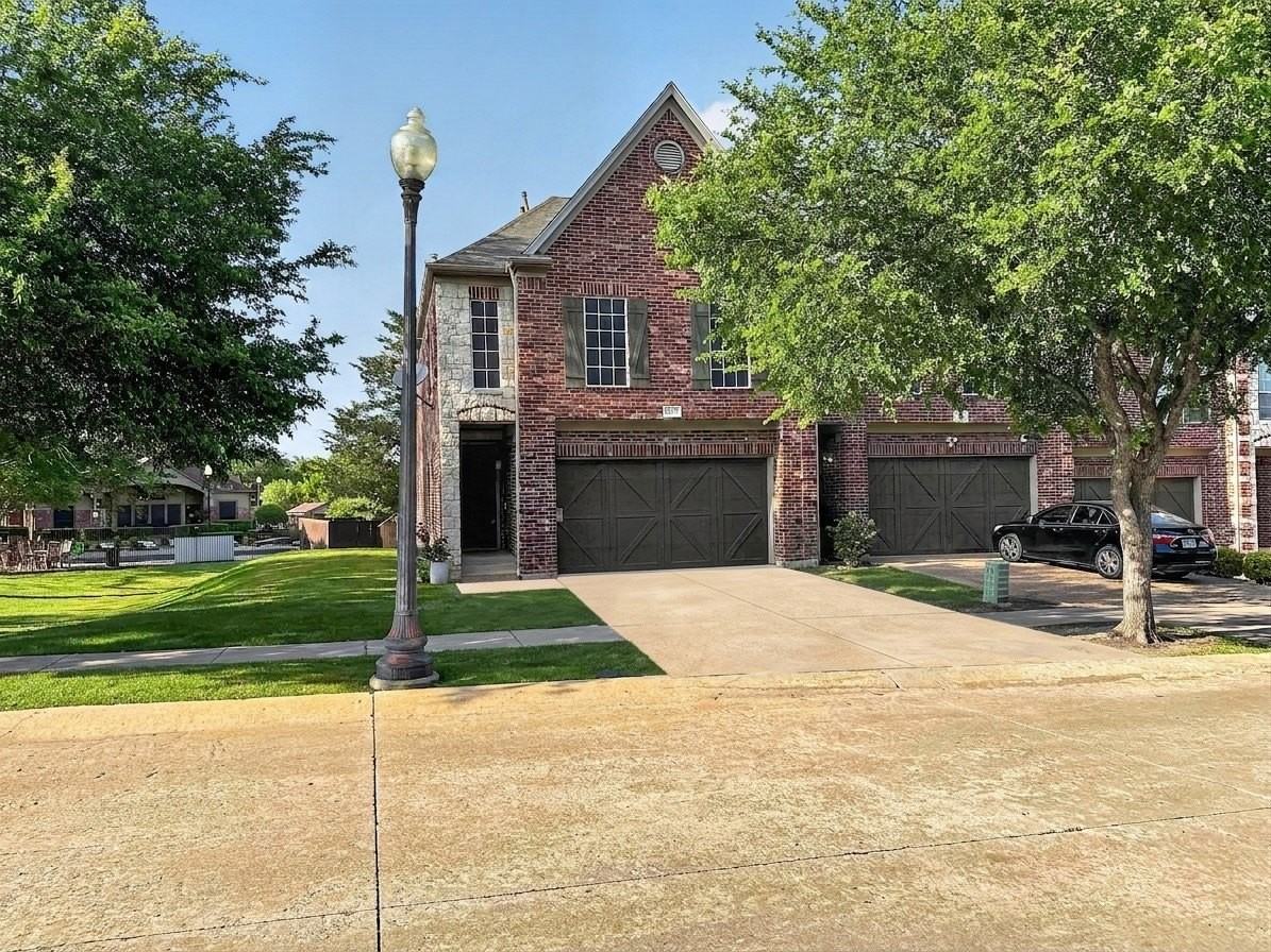 1004 Colonial Dr - Photo 2 of 16