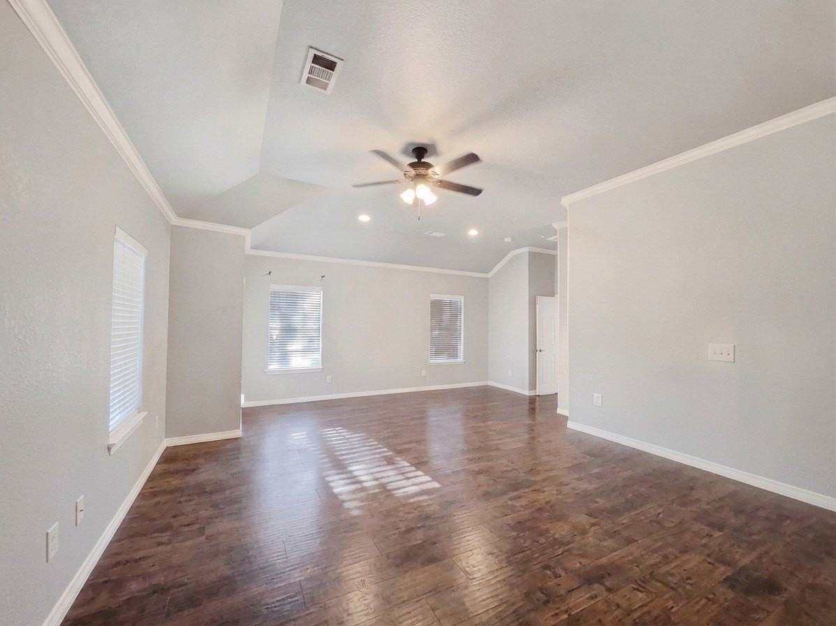 1004 Colonial Dr - Photo 6 of 16