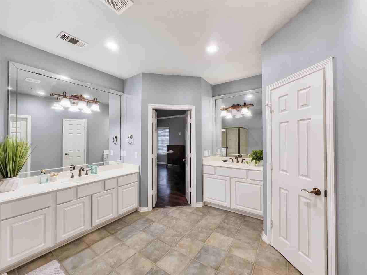 1004 Colonial Dr - Photo 7 of 16