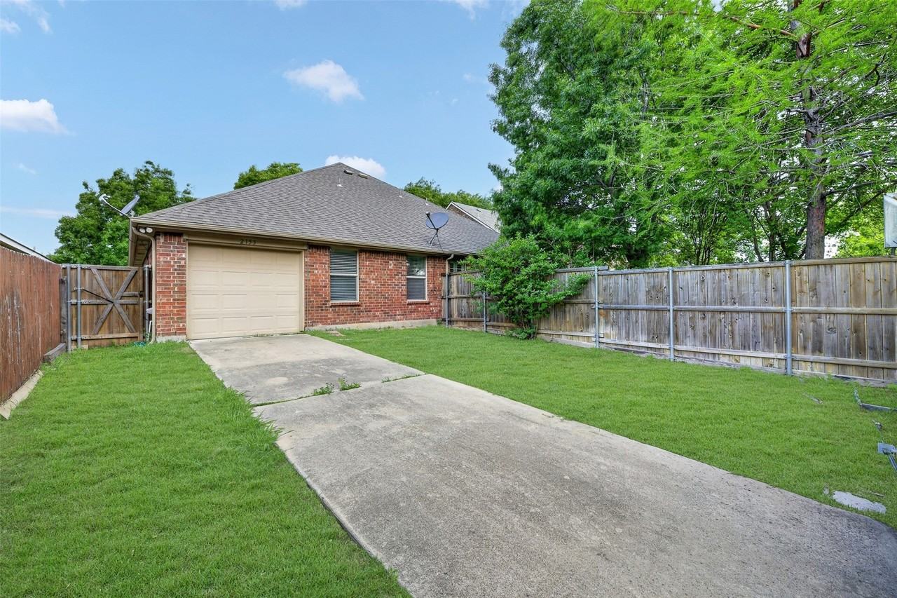 2153 Colby Ln - Photo 6 of 30