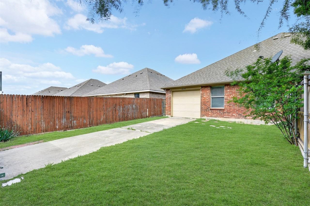 2153 Colby Ln - Photo 7 of 30