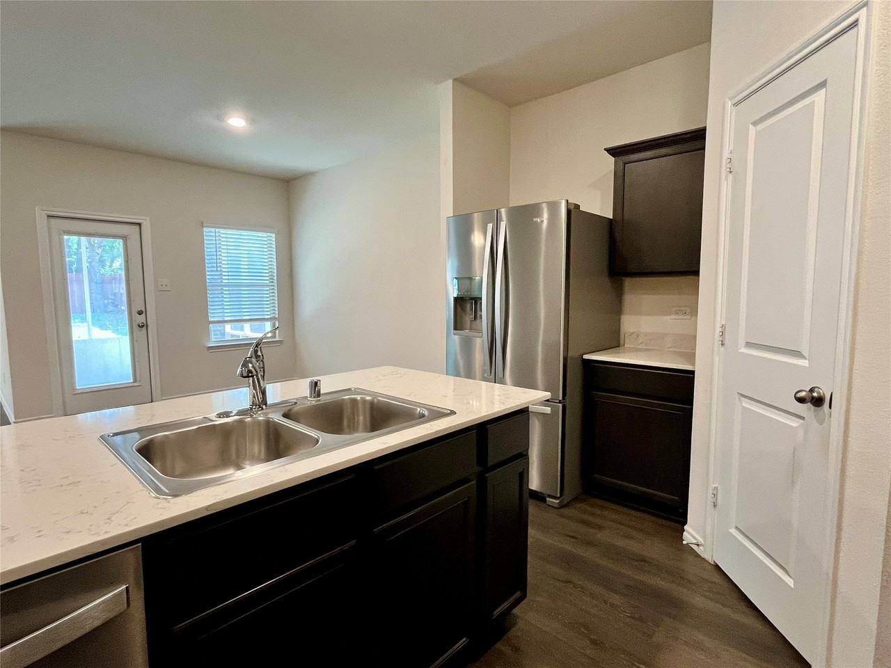 2304 Lattimore St - Photo 4 of 27