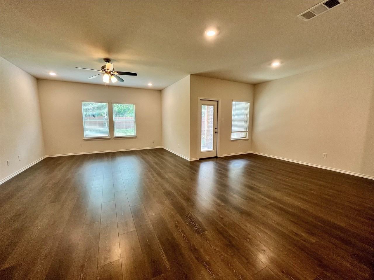 2304 Lattimore St - Photo 5 of 27