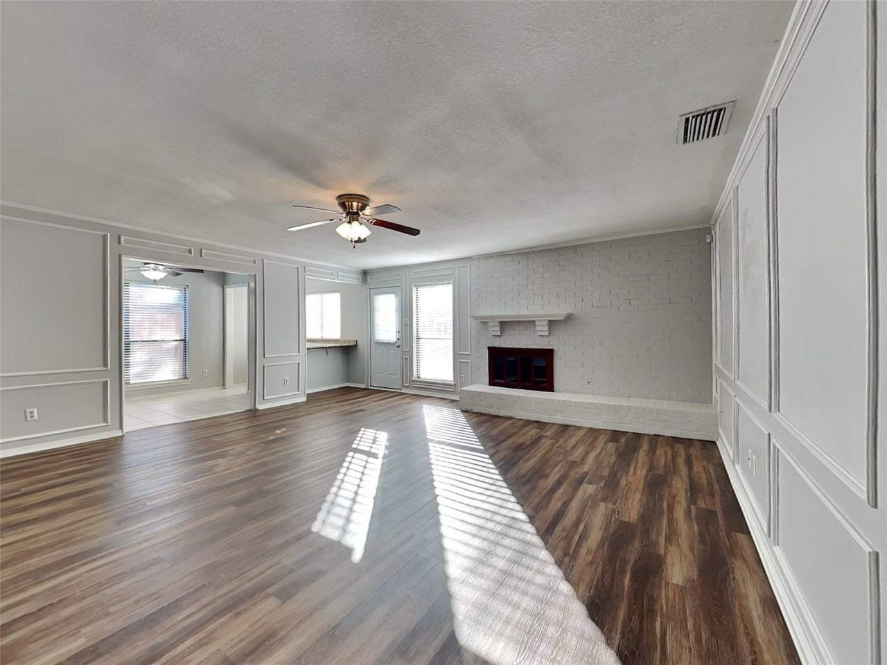 1920 Oakbluff Dr - Photo 2 of 22