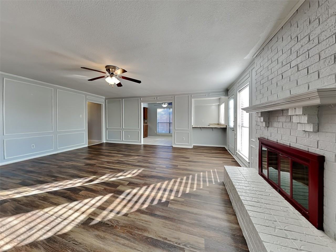 1920 Oakbluff Dr - Photo 3 of 22