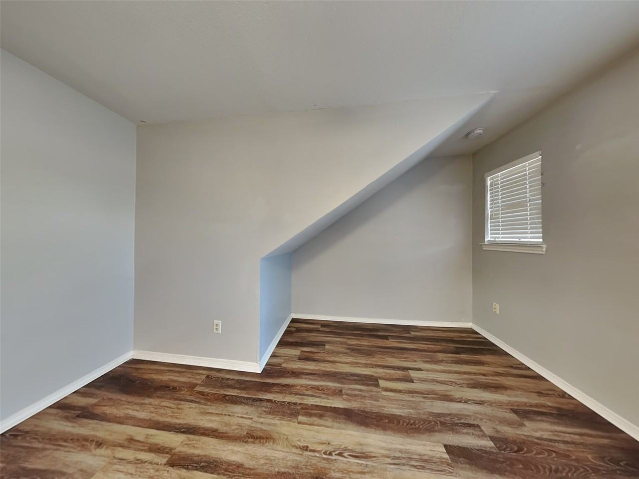 1920 Oakbluff Dr - Photo 7 of 22