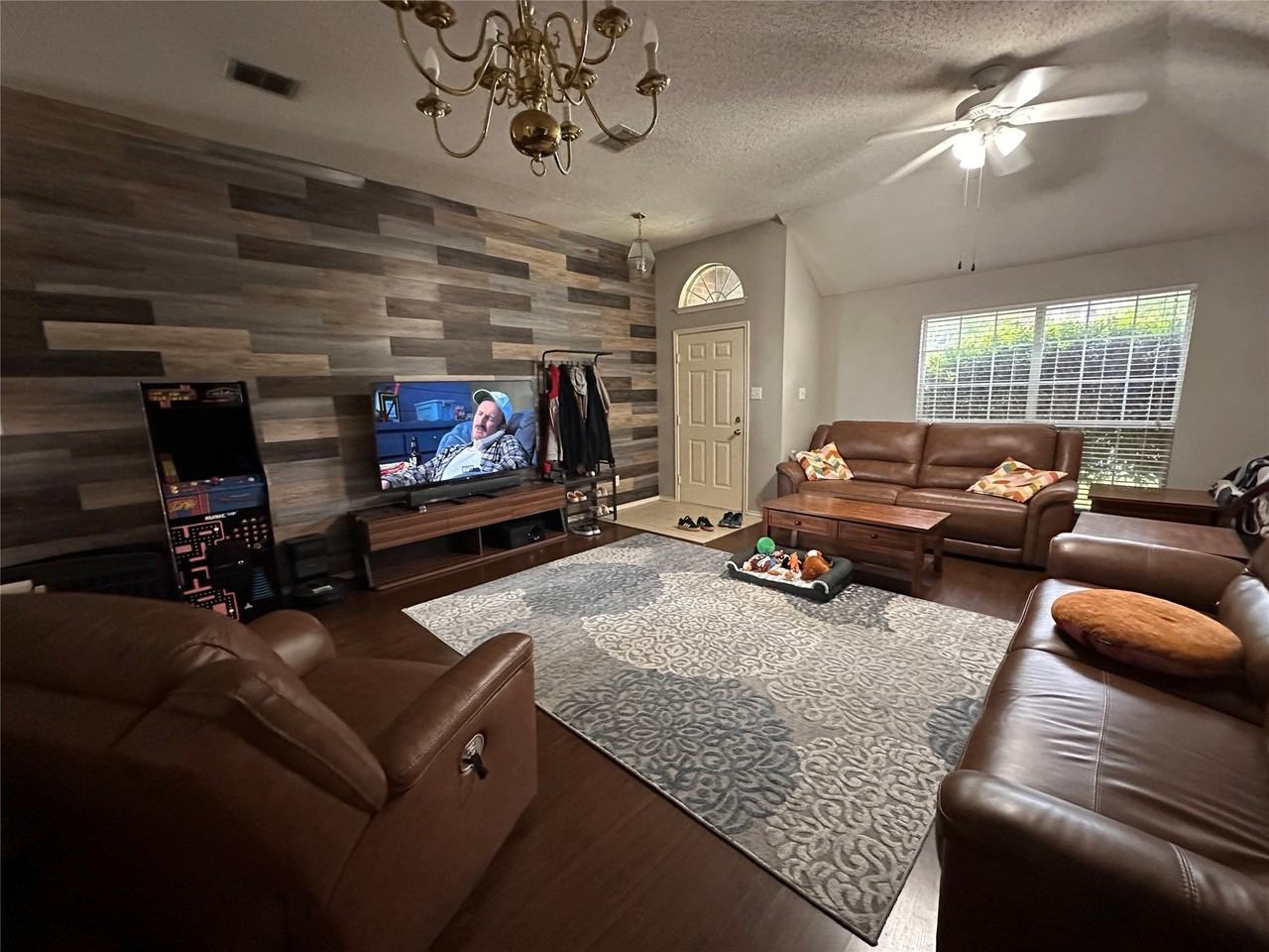 11616 Charlotte Ln - Photo 2 of 16