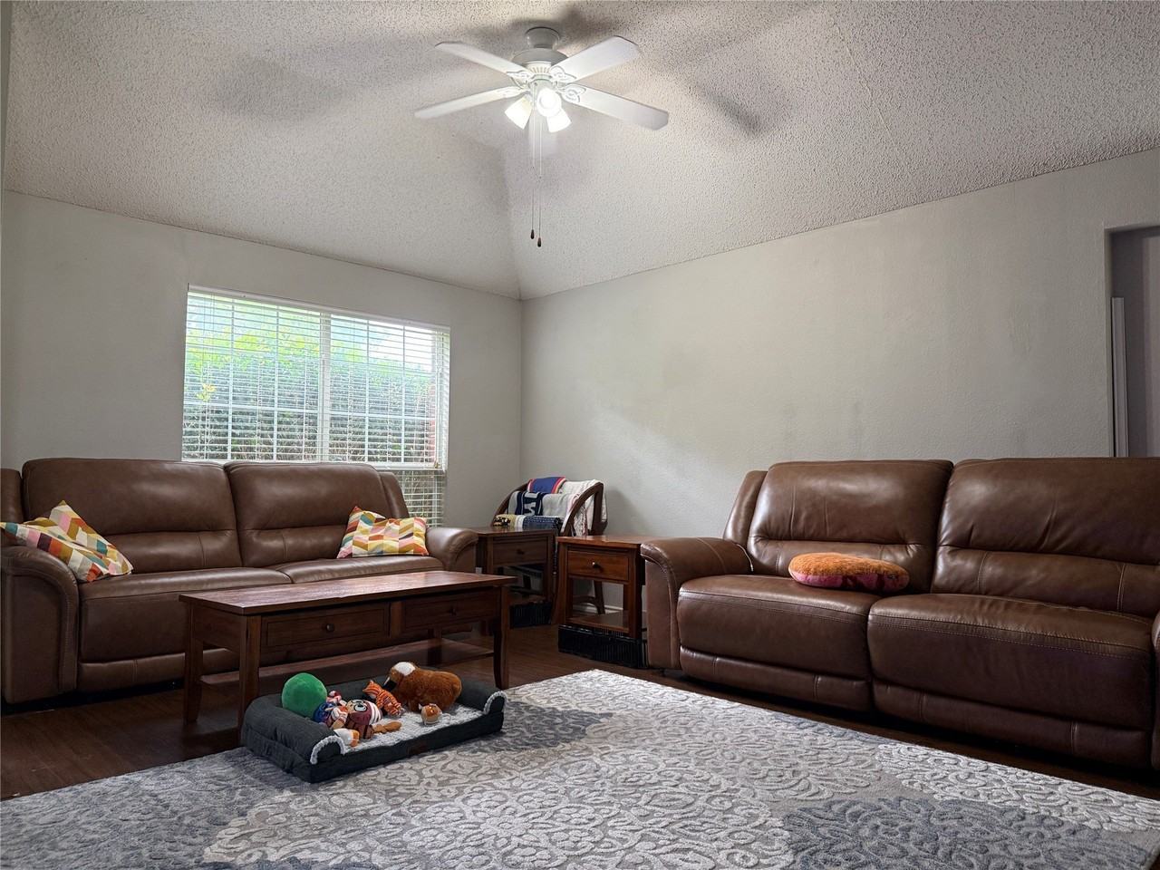 11616 Charlotte Ln - Photo 3 of 16