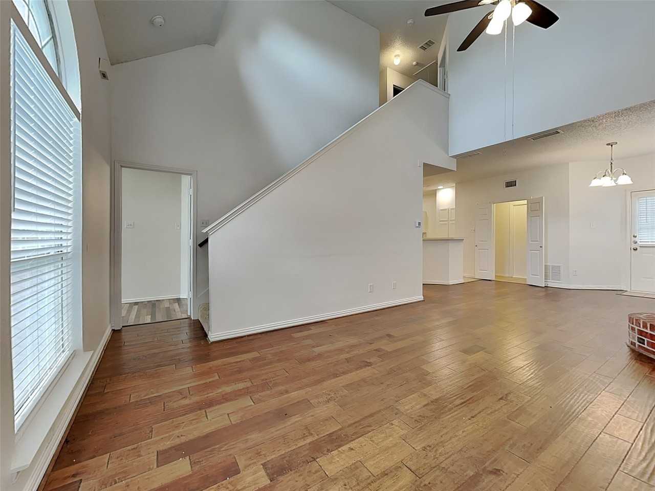 1409 Post Oak Dr - Photo 2 of 18