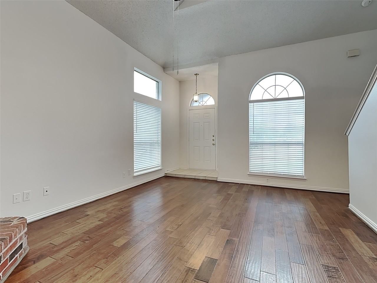 1409 Post Oak Dr - Photo 3 of 18