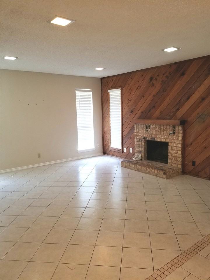 407 Gatewood Rd #407 - Photo 2 of 7