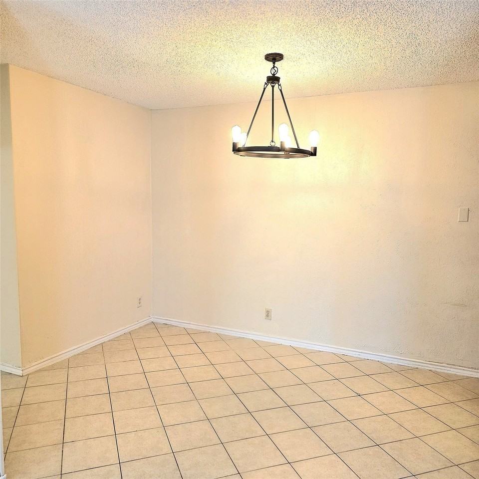 407 Gatewood Rd #407 - Photo 3 of 7