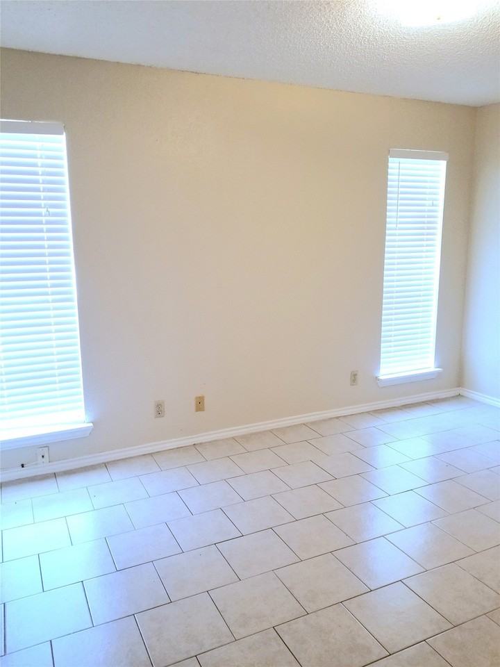 407 Gatewood Rd #407 - Photo 4 of 7