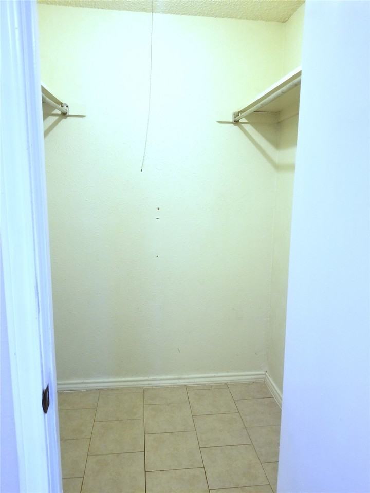 407 Gatewood Rd #407 - Photo 5 of 7