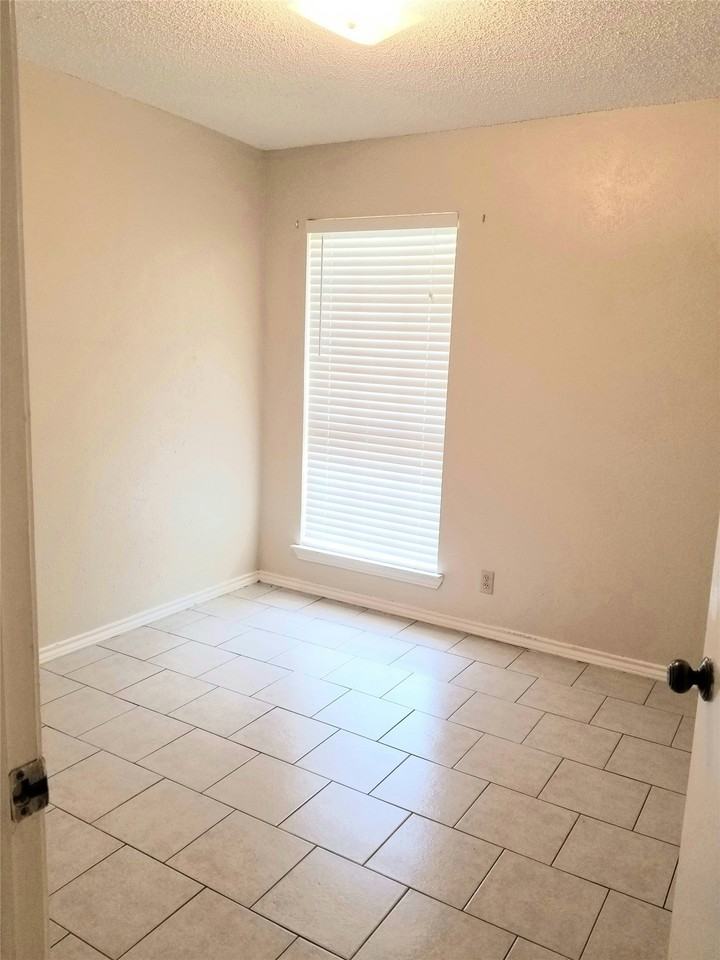 407 Gatewood Rd #407 - Photo 7 of 7