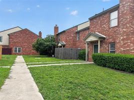 featured image of 3211 Roundtree Ln