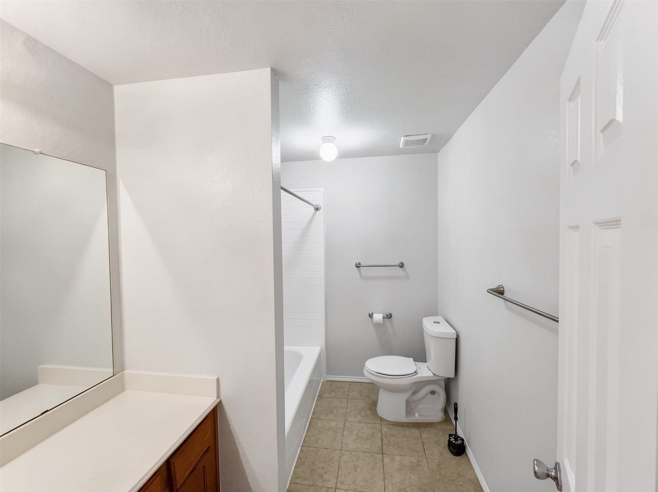 3211 Roundtree Ln - Photo 3 of 25