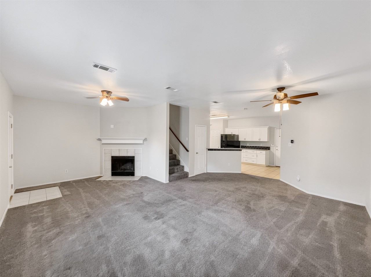 3211 Roundtree Ln - Photo 5 of 25