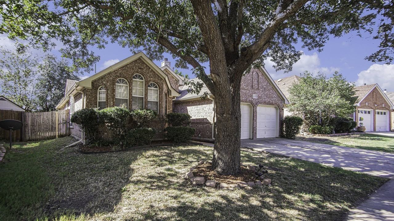 4600 Paloverde Dr - Photo 3 of 24