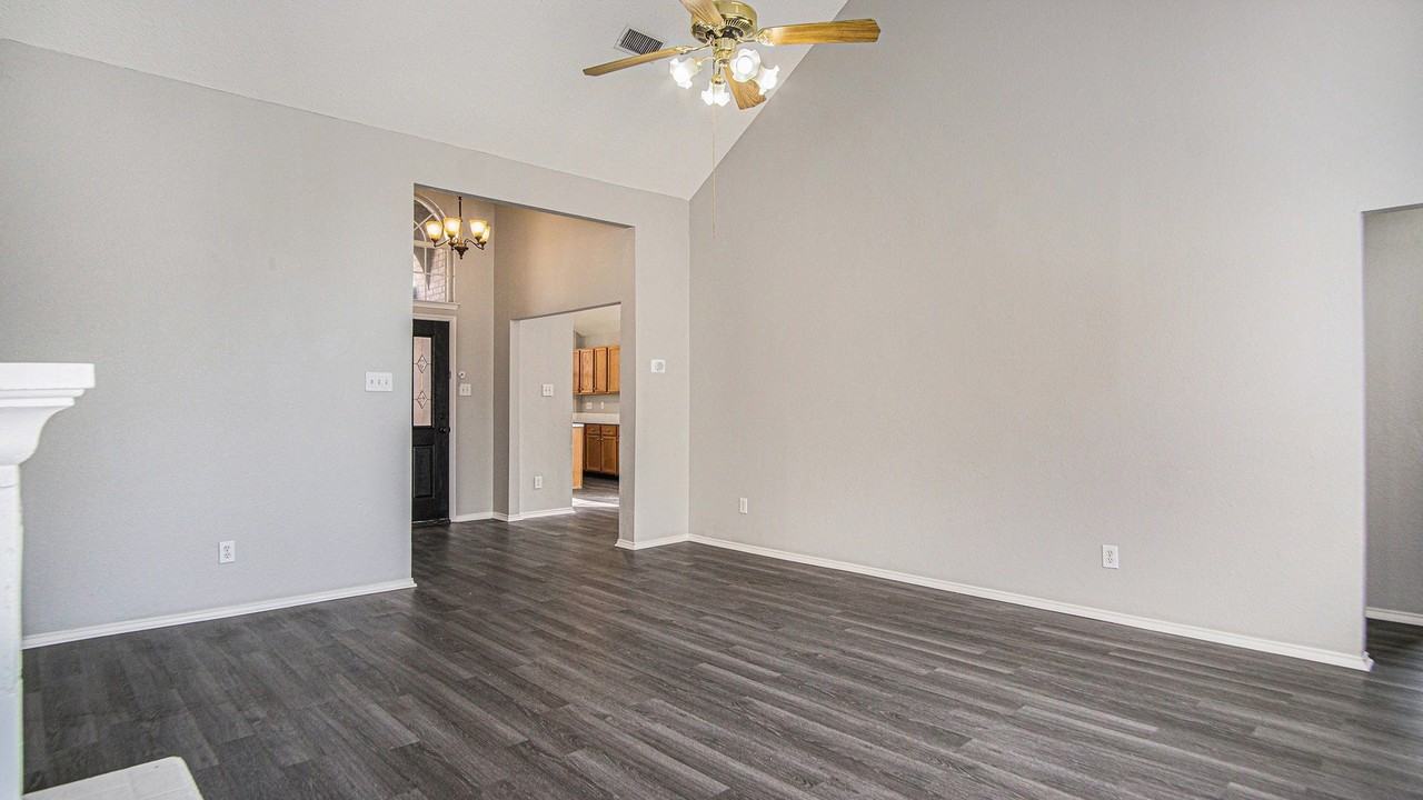 4600 Paloverde Dr - Photo 5 of 24