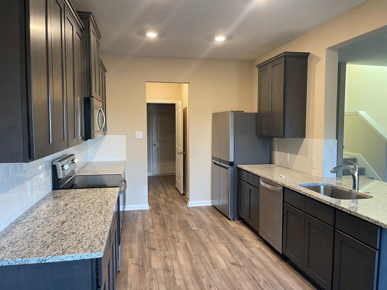 311 Clear Springs St - Photo 5 of 25