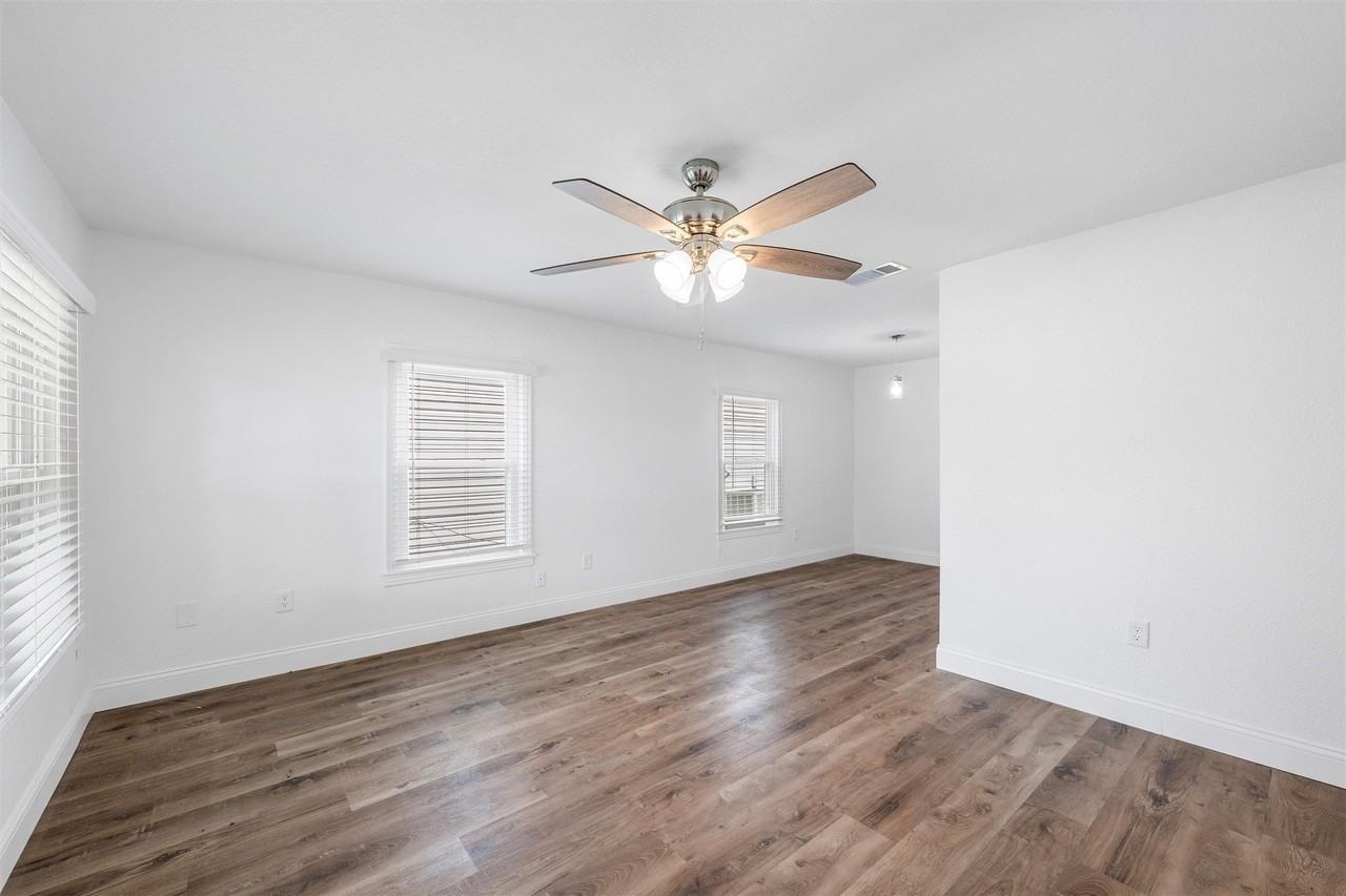 1720 Bagby Ave - Photo 3 of 24