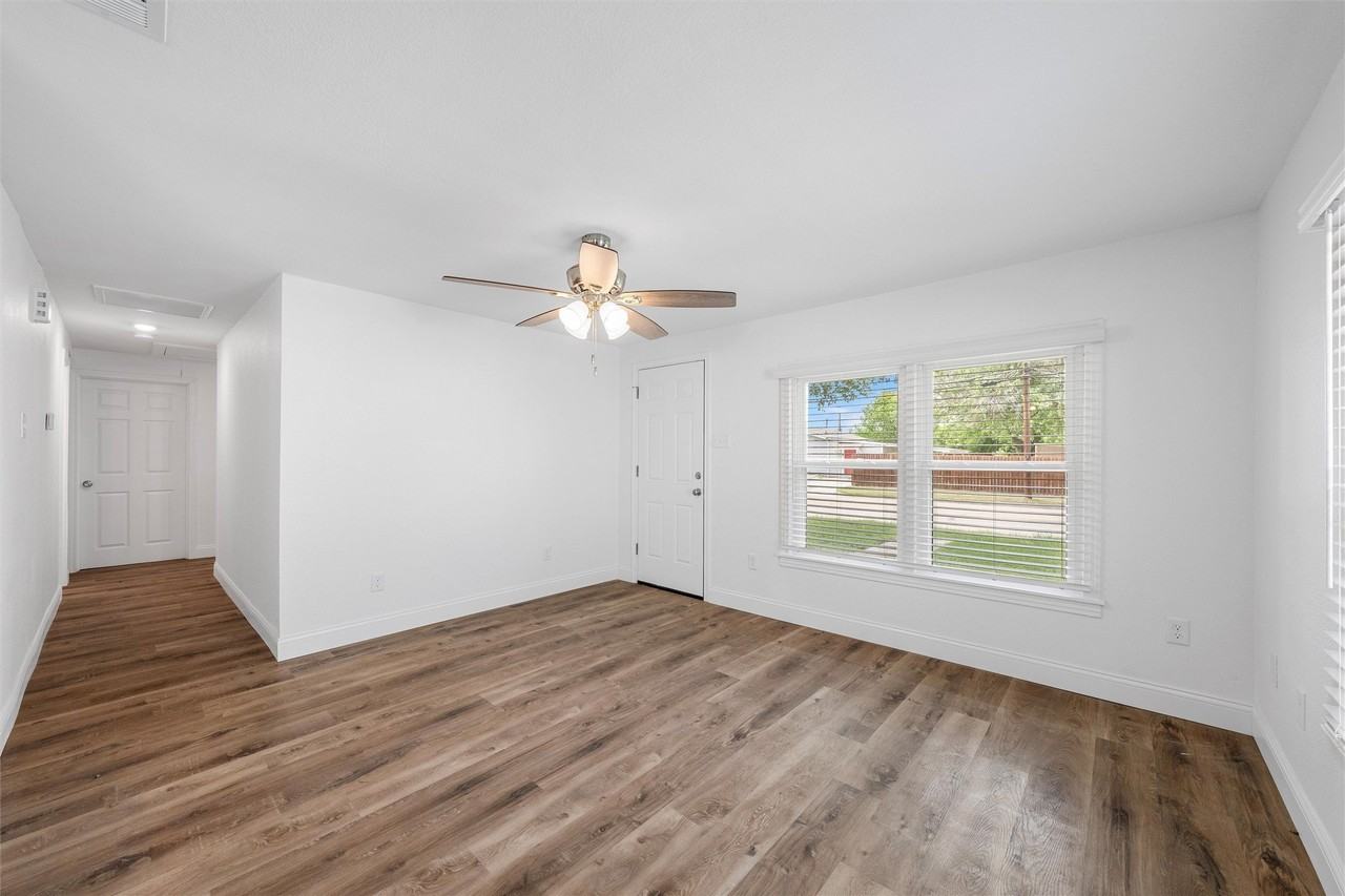 1720 Bagby Ave - Photo 4 of 24