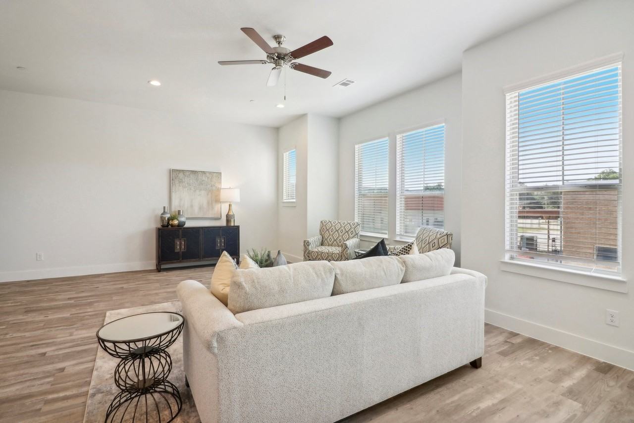 104 Samuel St - Photo 4 of 39