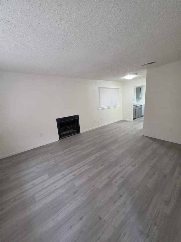1614 Windsong Ln - Photo 2 of 7