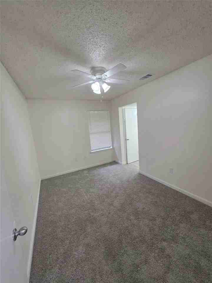 1614 Windsong Ln - Photo 4 of 7