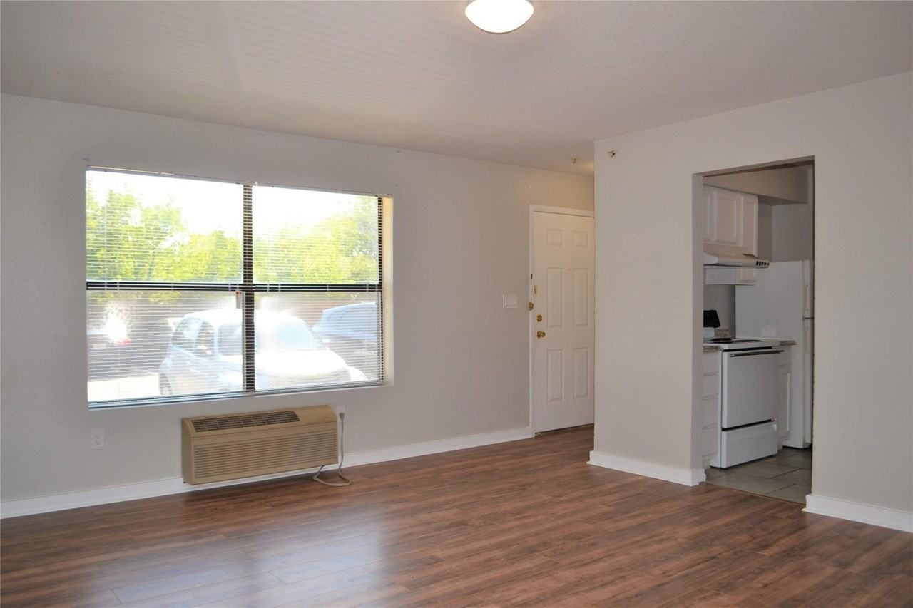 701 W Sycamore St #305 - Photo 2 of 5