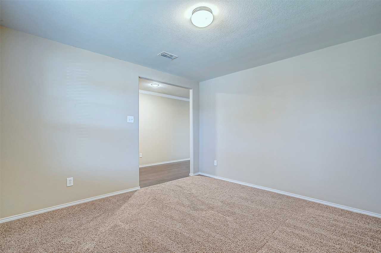 120 Abelia Dr - Photo 6 of 34